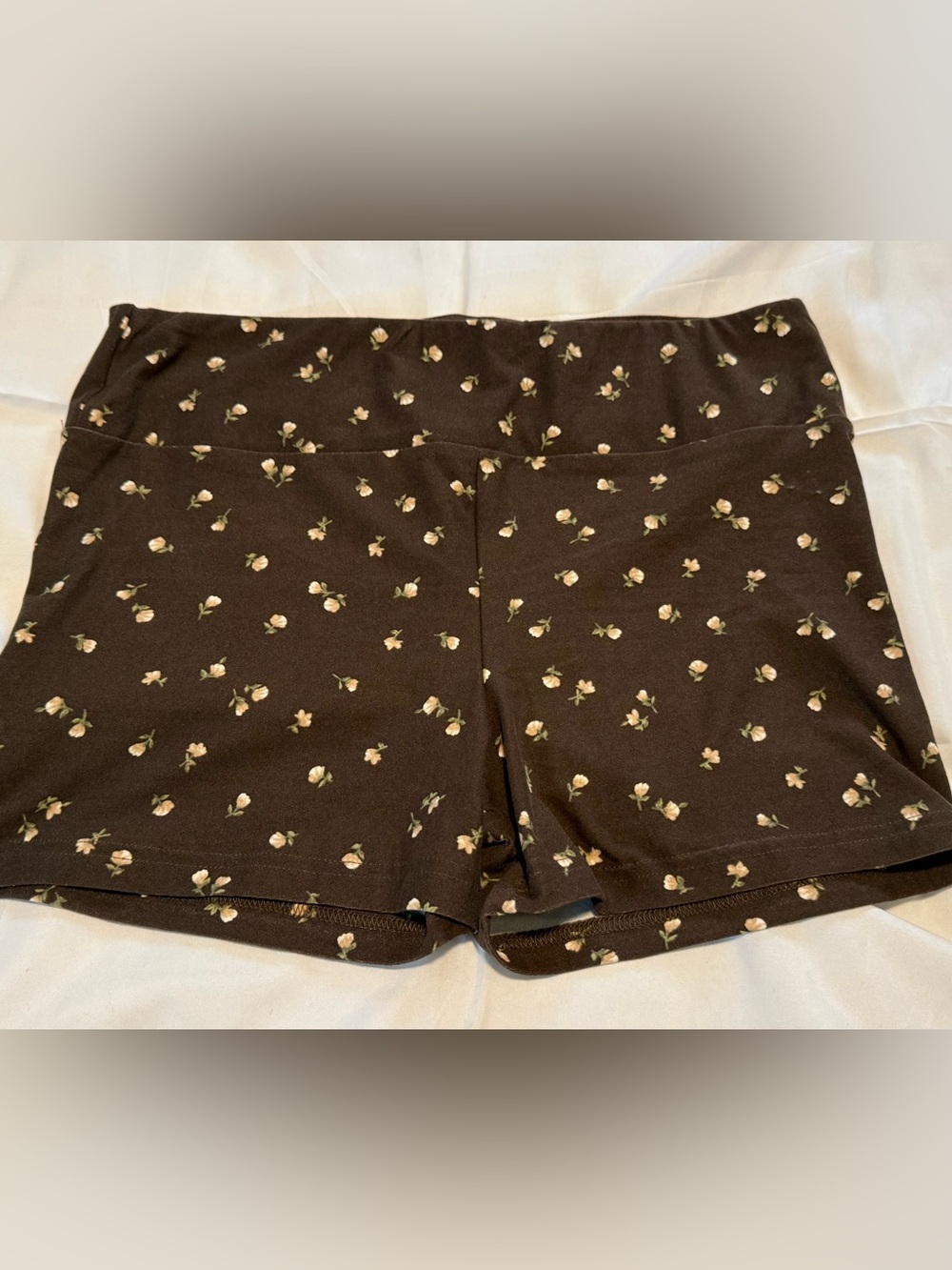No Boundaries Brown Floral Women’s Shorts - Size L/XL NWOT